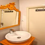 1 Bedroom Located In The Heart Of *