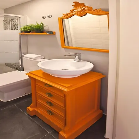 1 Bedroom Located Heart Of * Lisbon