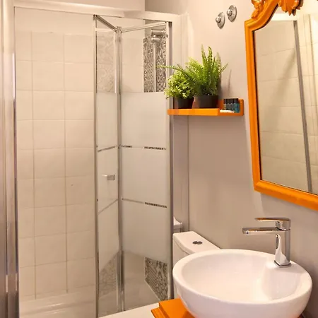 아파트 1 Bedroom Located In The Heart Of *