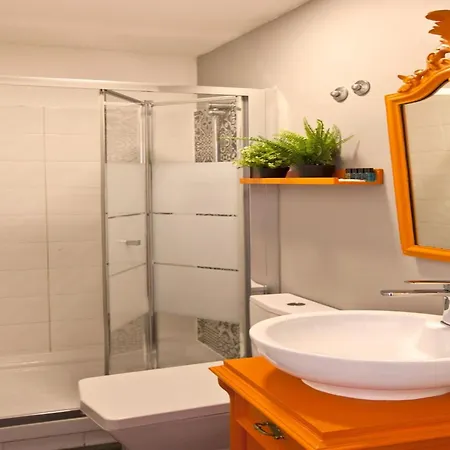 1 Bedroom Located In The Heart Of דירה *